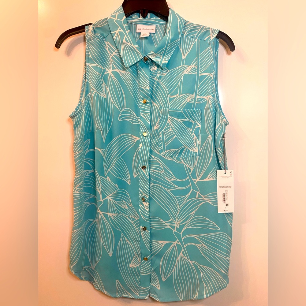 NWT Liz Claiborne Womens Sleeveless Light Blue & White Shirt. Size large.